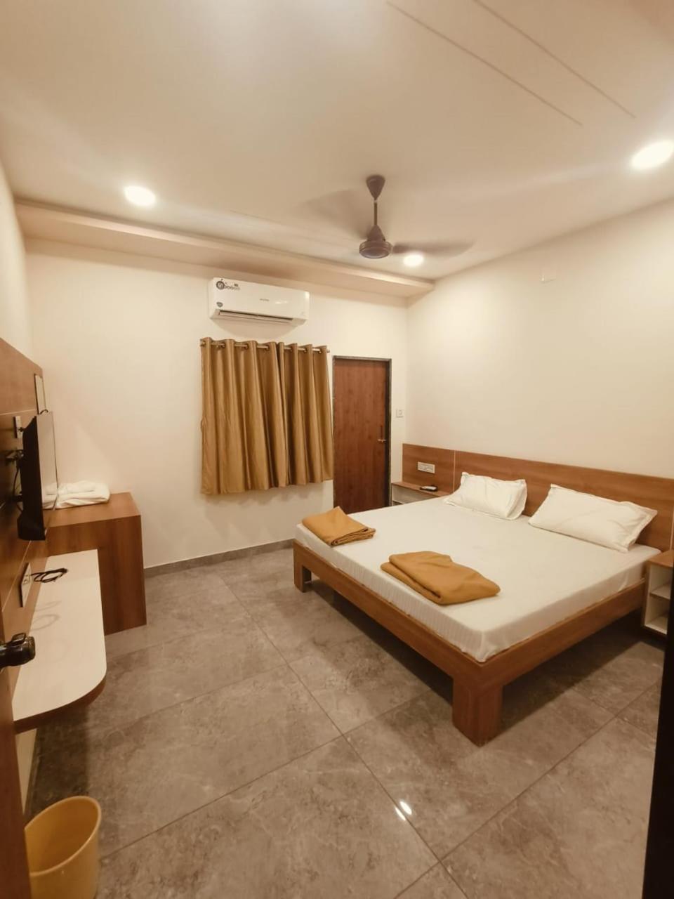 Ayodhya Bhavan - Near Dwarka Railway Station & Shree Dwarkadhish Temple Exterior photo