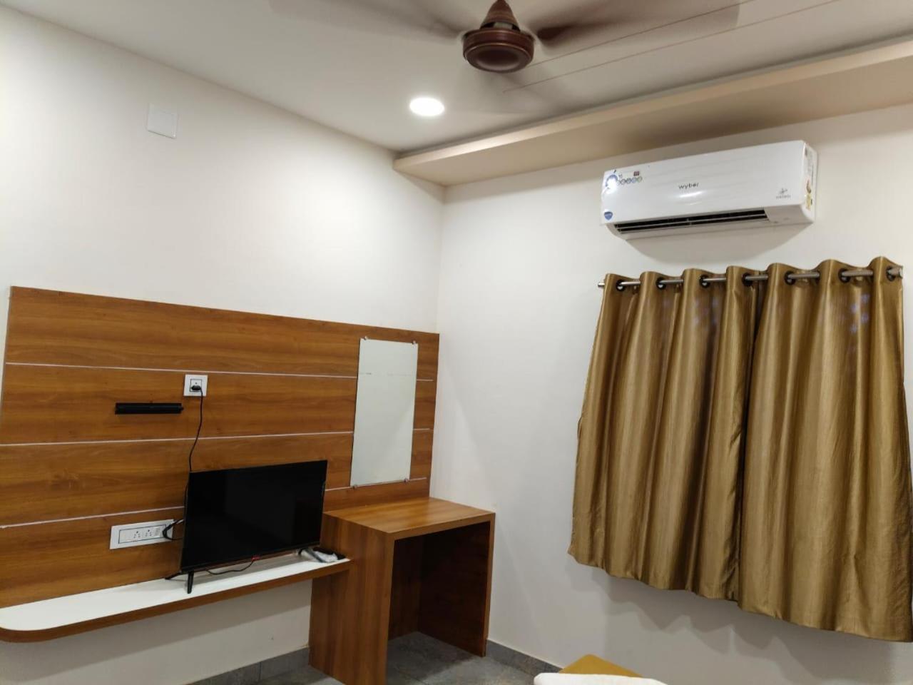 Ayodhya Bhavan - Near Dwarka Railway Station & Shree Dwarkadhish Temple Exterior photo
